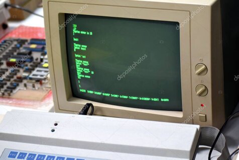 Bildschirm mit BASIC-Programmcode an einem historischen Computer